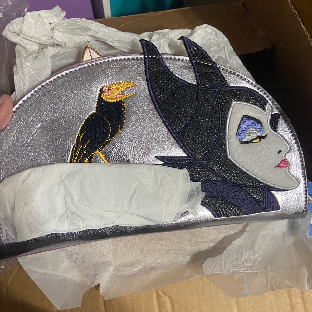 Sleeping Beauty Maleficent Danielle Nicole Clutch - image 8